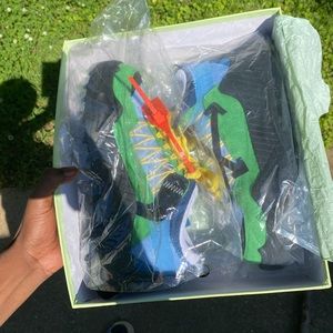 Off-White c/o VIRGIL ABLOH